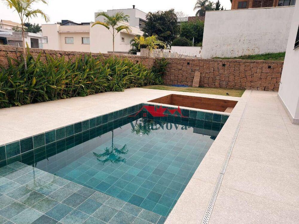 Casa de Condomínio à venda com 4 quartos, 315m² - Foto 2