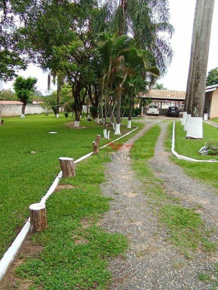 Chácara à venda com 5 quartos, 447m² - Foto 1