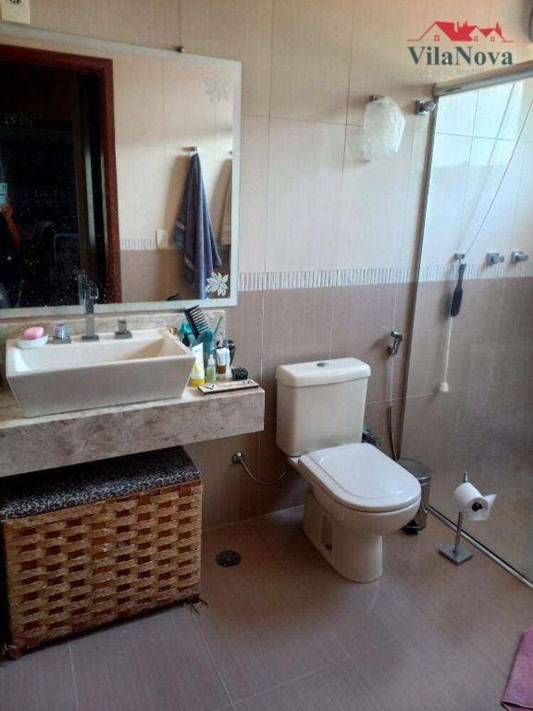 Casa, 3 quartos, 240 m² - Foto 1