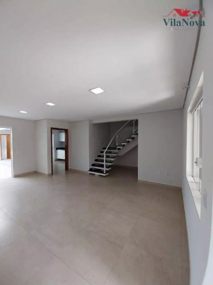 Casa de Condomínio para alugar com 3 quartos, 145m² - Foto 2