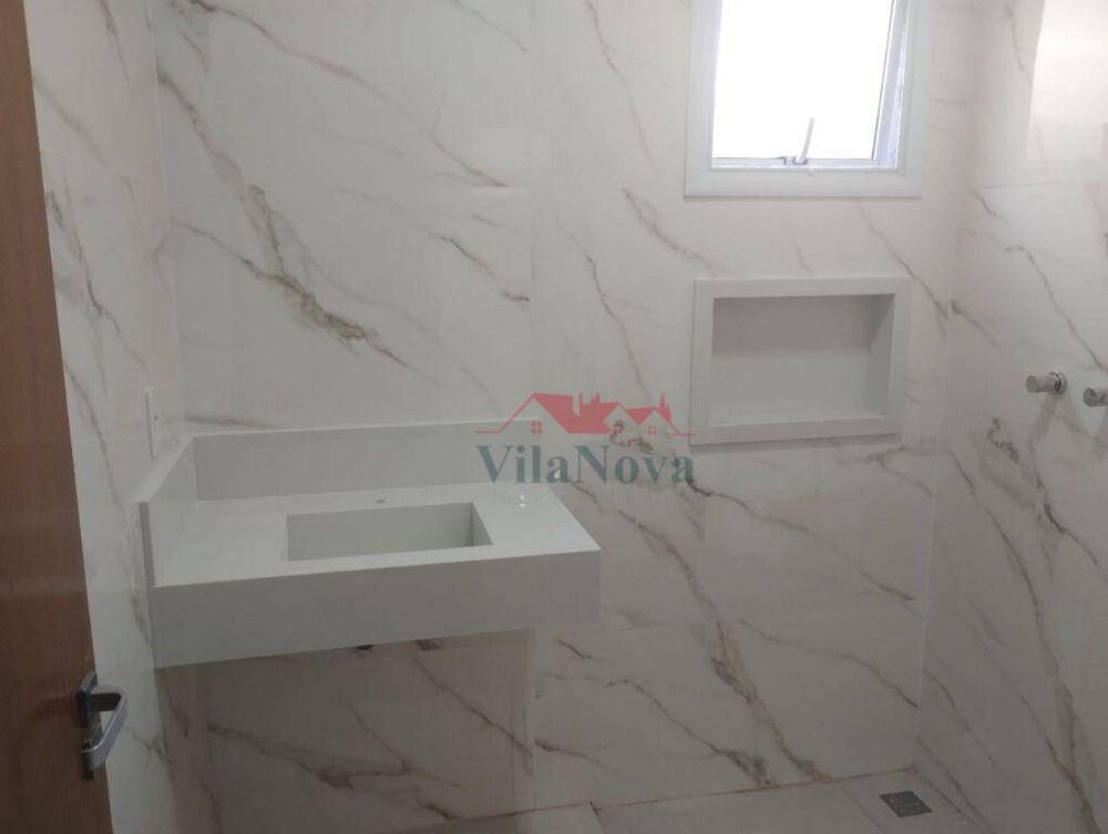 Casa à venda com 3 quartos, 100m² - Foto 4
