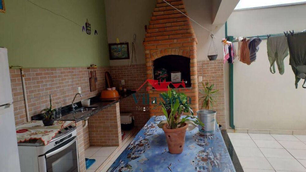 Casa à venda com 3 quartos, 163m² - Foto 1