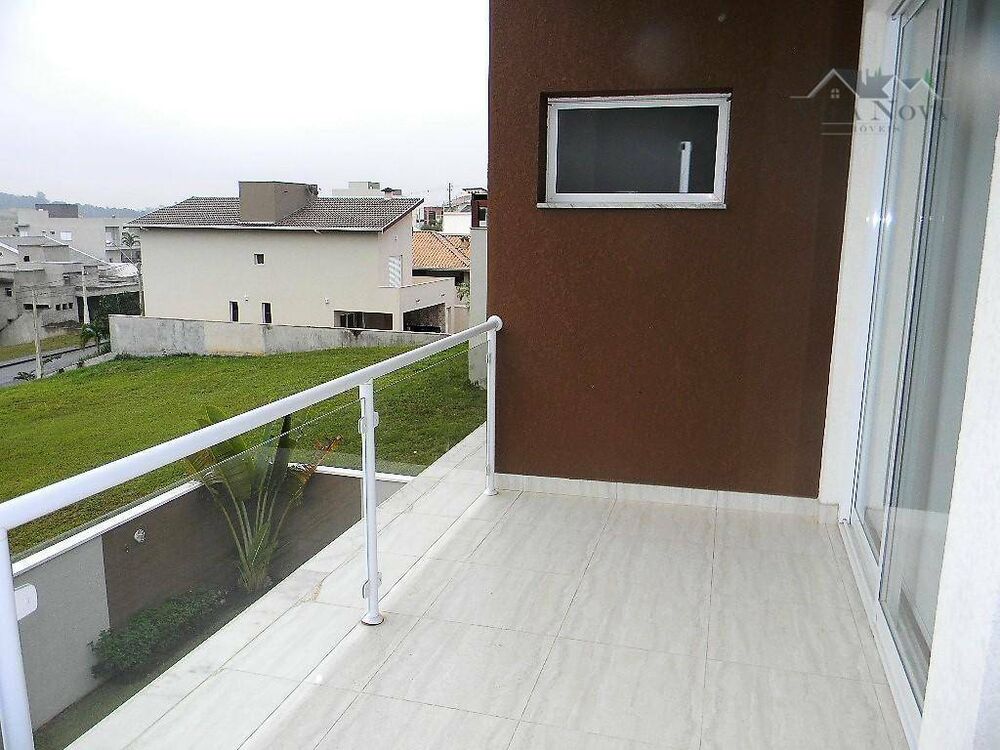 Casa de Condomínio à venda com 4 quartos, 272m² - Foto 1