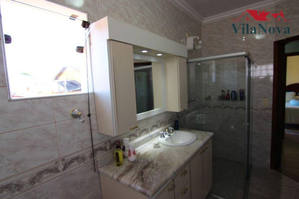 Casa, 4 quartos, 229 m² - Foto 2