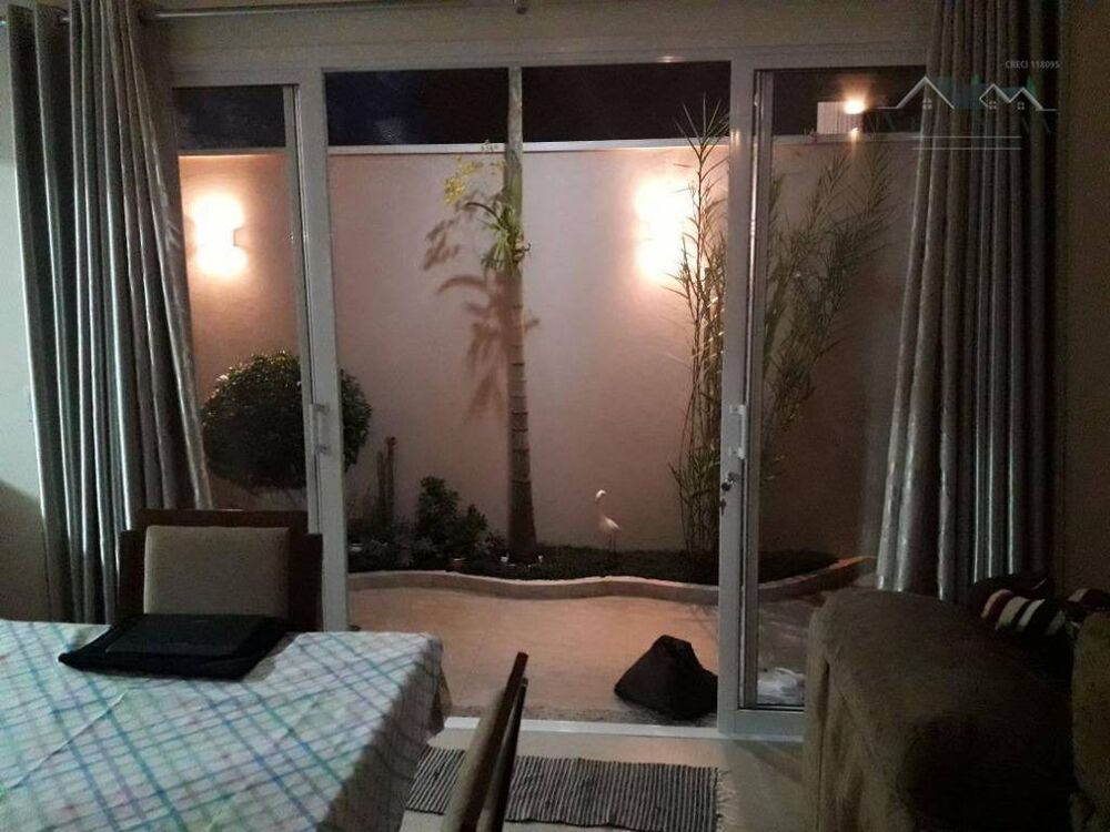 Casa de Condomínio à venda com 3 quartos, 270m² - Foto 2