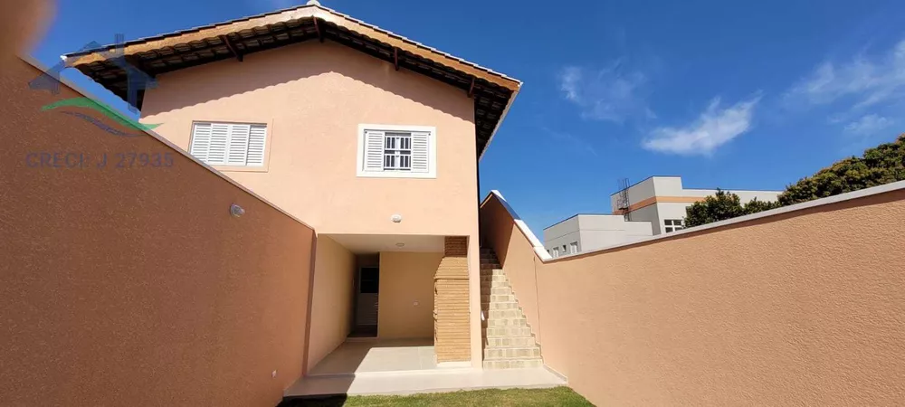 Casa à venda com 3 quartos, 160m² - Foto 1