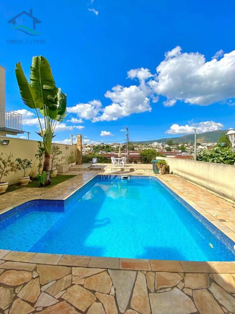 Casa, 4 quartos, 220 m² - Foto 1