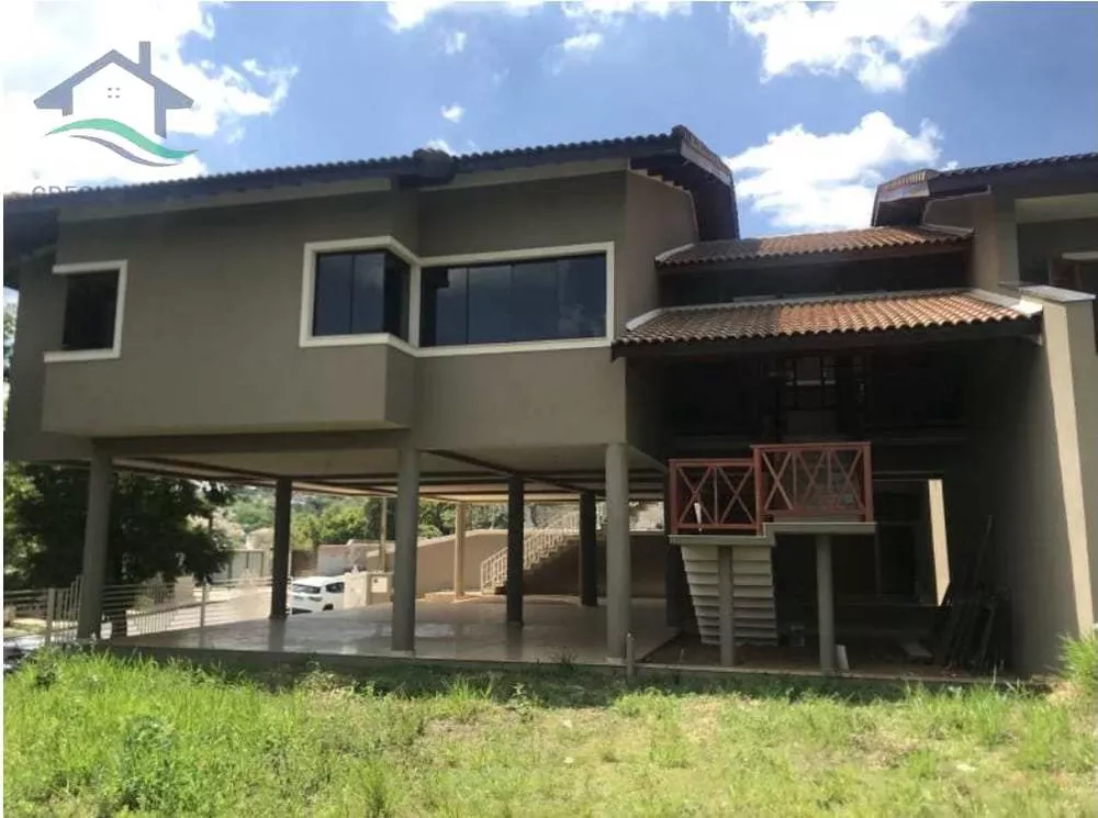 Casa à venda com 4 quartos, 580m² - Foto 1