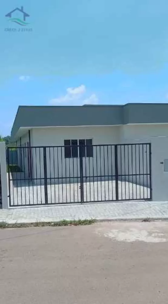 Casa à venda com 2 quartos, 75m² - Foto 1