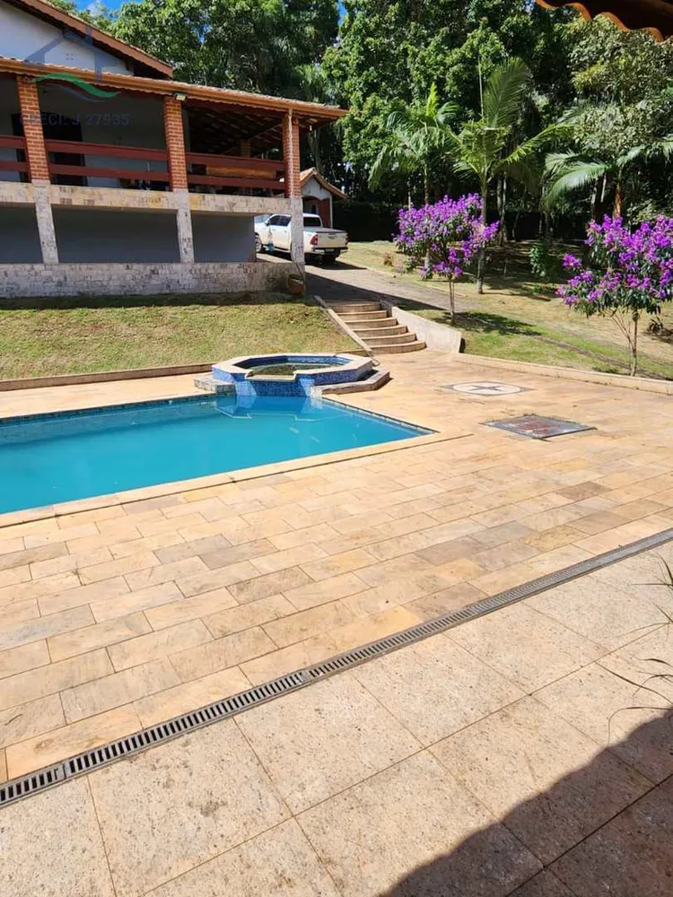 Chácara, 3 quartos, 2384 m² - Foto 1