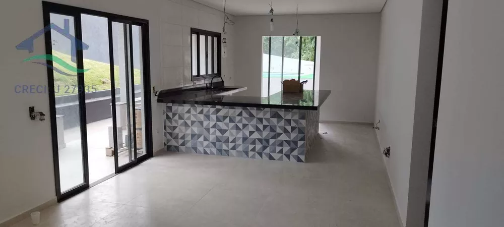 Casa à venda com 3 quartos, 200m² - Foto 4