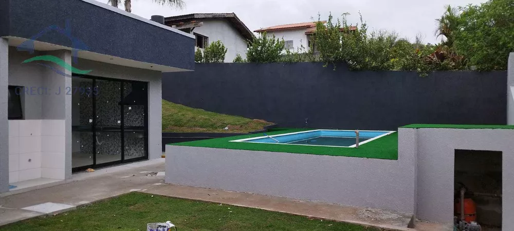 Casa à venda com 3 quartos, 200m² - Foto 1