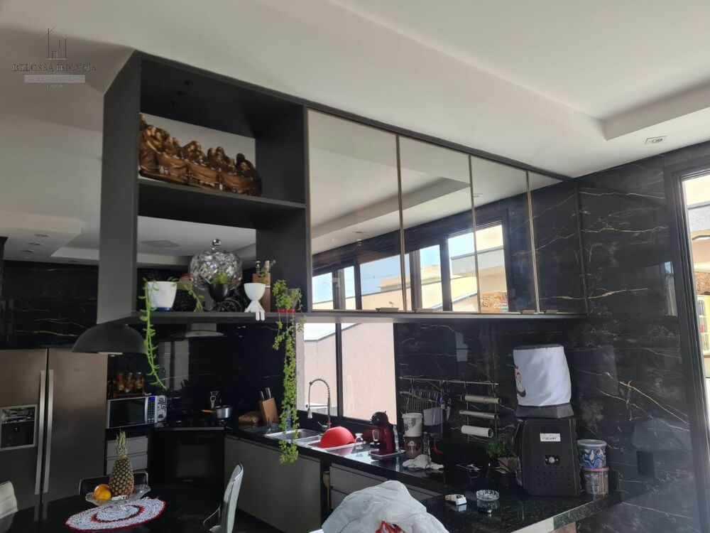 Casa à venda com 3 quartos, 300m² - Foto 2