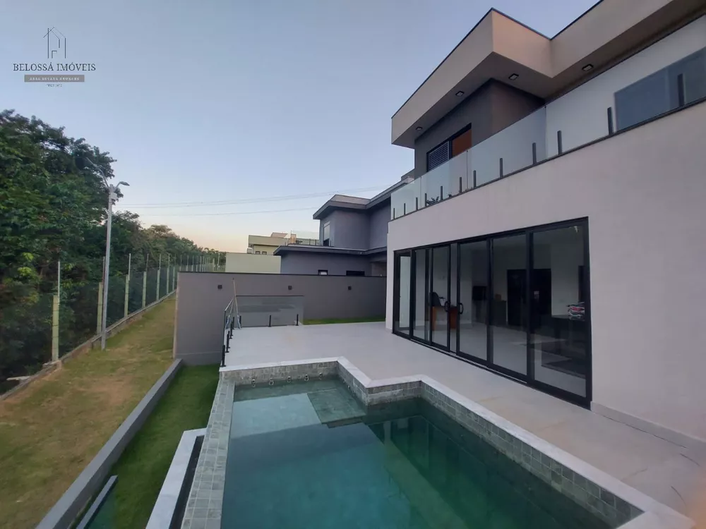 Casa à venda com 3 quartos, 215m² - Foto 1