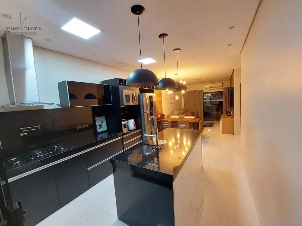 Casa à venda com 2 quartos, 250m² - Foto 1