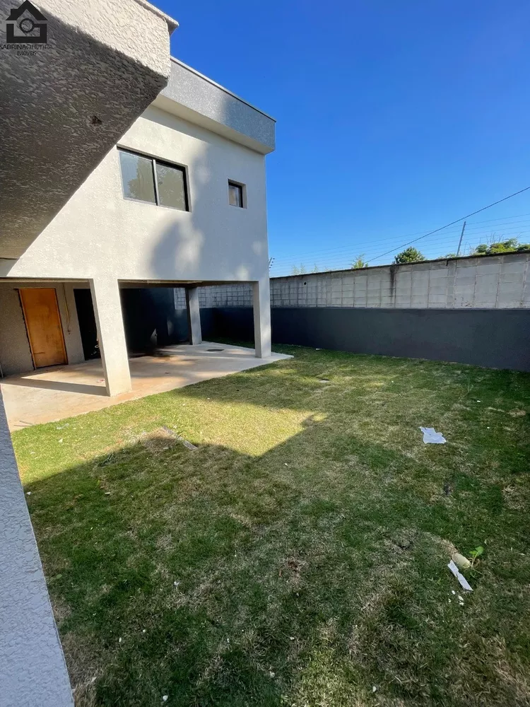 Casa à venda com 3 quartos, 168m² - Foto 2