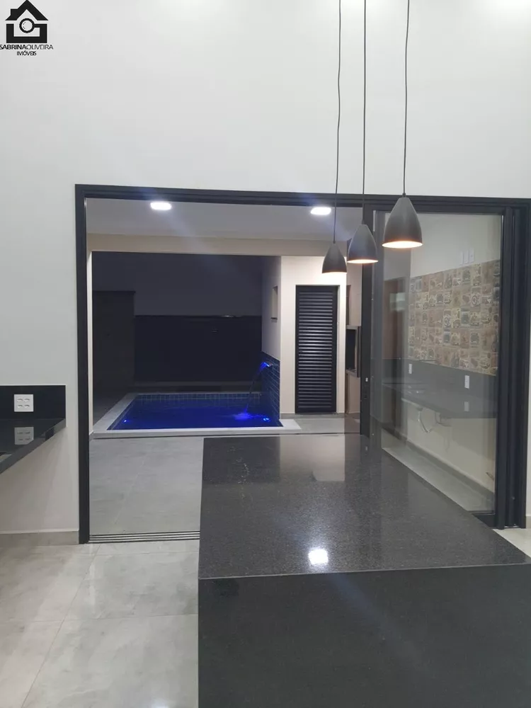 Casa à venda com 3 quartos, 300m² - Foto 3