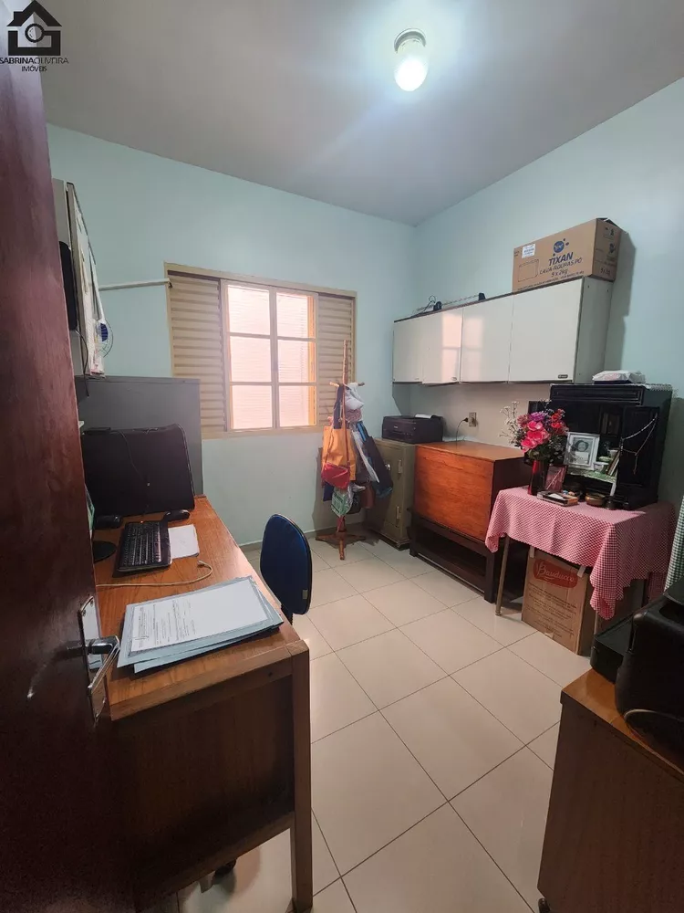 Casa à venda com 6 quartos, 235m² - Foto 4