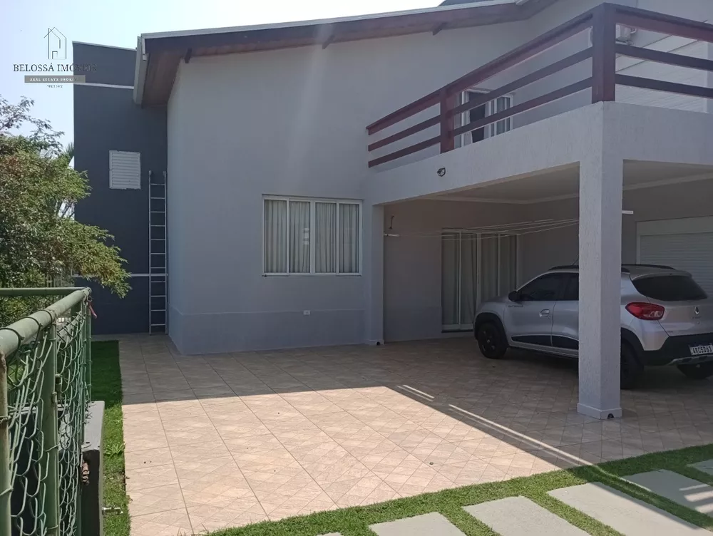 Casa para alugar com 4 quartos, 957m² - Foto 1