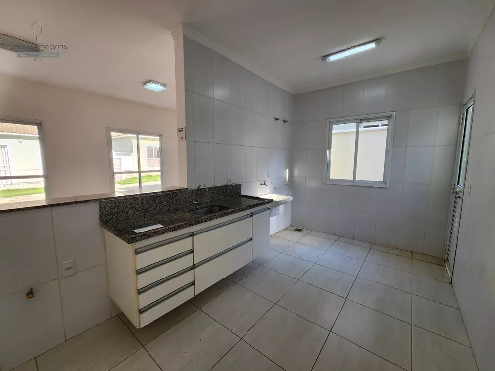 Casa à venda com 3 quartos, 200m² - Foto 2