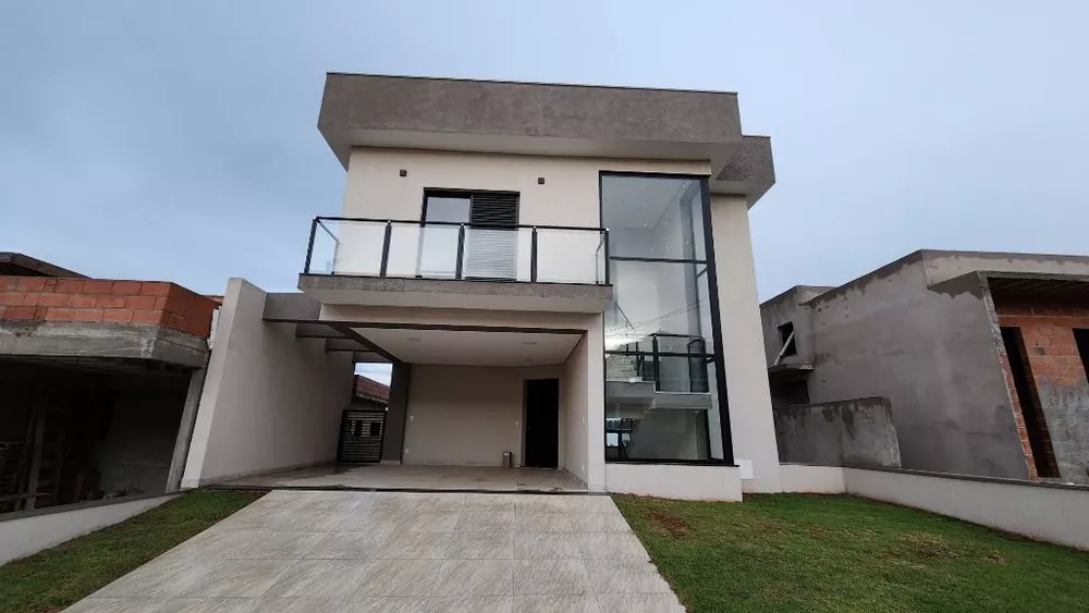 Casa à venda com 3 quartos, 300m² - Foto 1