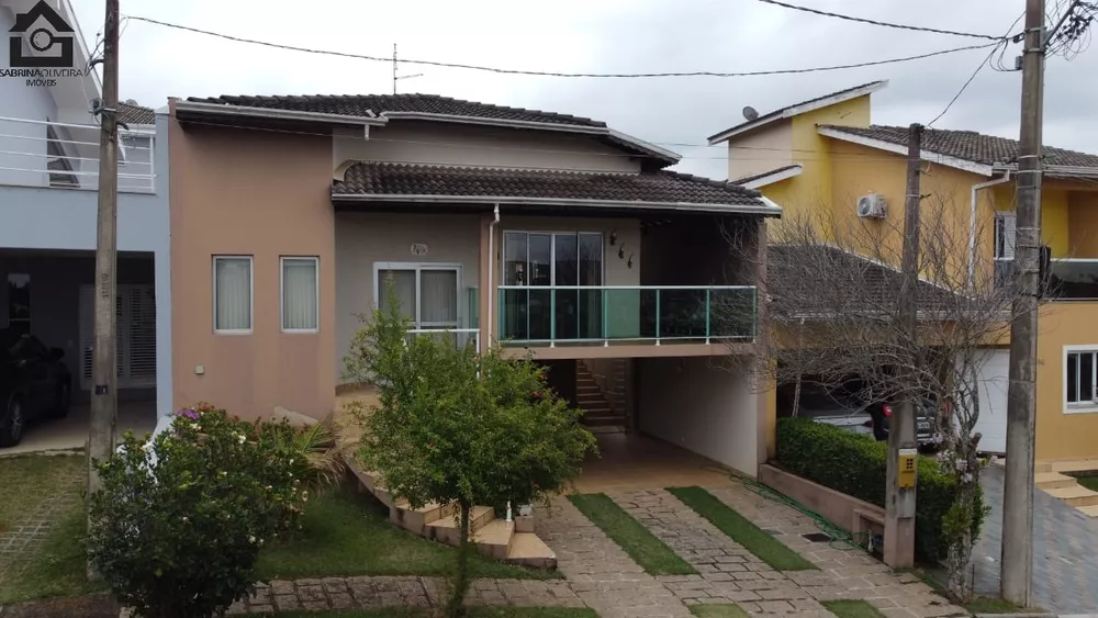 Casa à venda com 3 quartos, 250m² - Foto 1