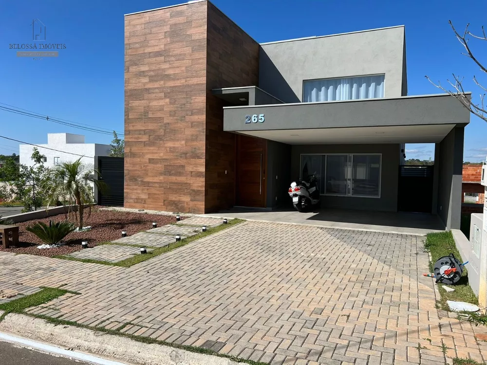 Casa à venda com 3 quartos, 300m² - Foto 1