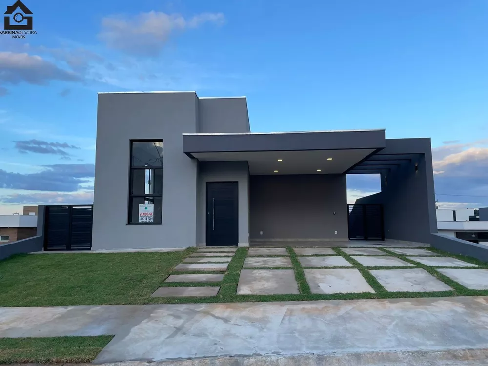 Casa à venda com 3 quartos, 300m² - Foto 1