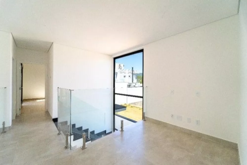 Casa à venda com 4 quartos, 250m² - Foto 12