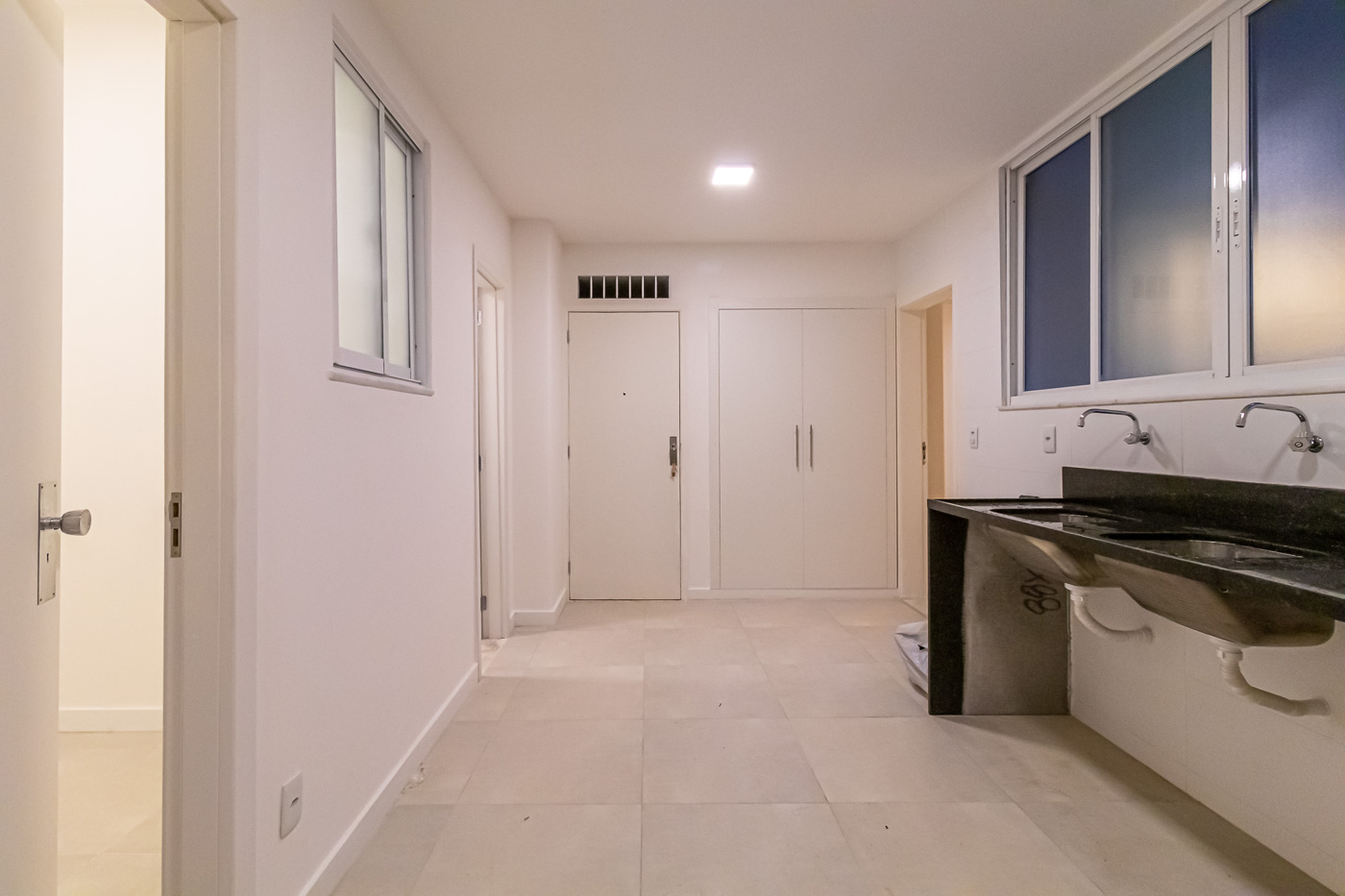 Apartamento à venda com 4 quartos, 330m² - Foto 8