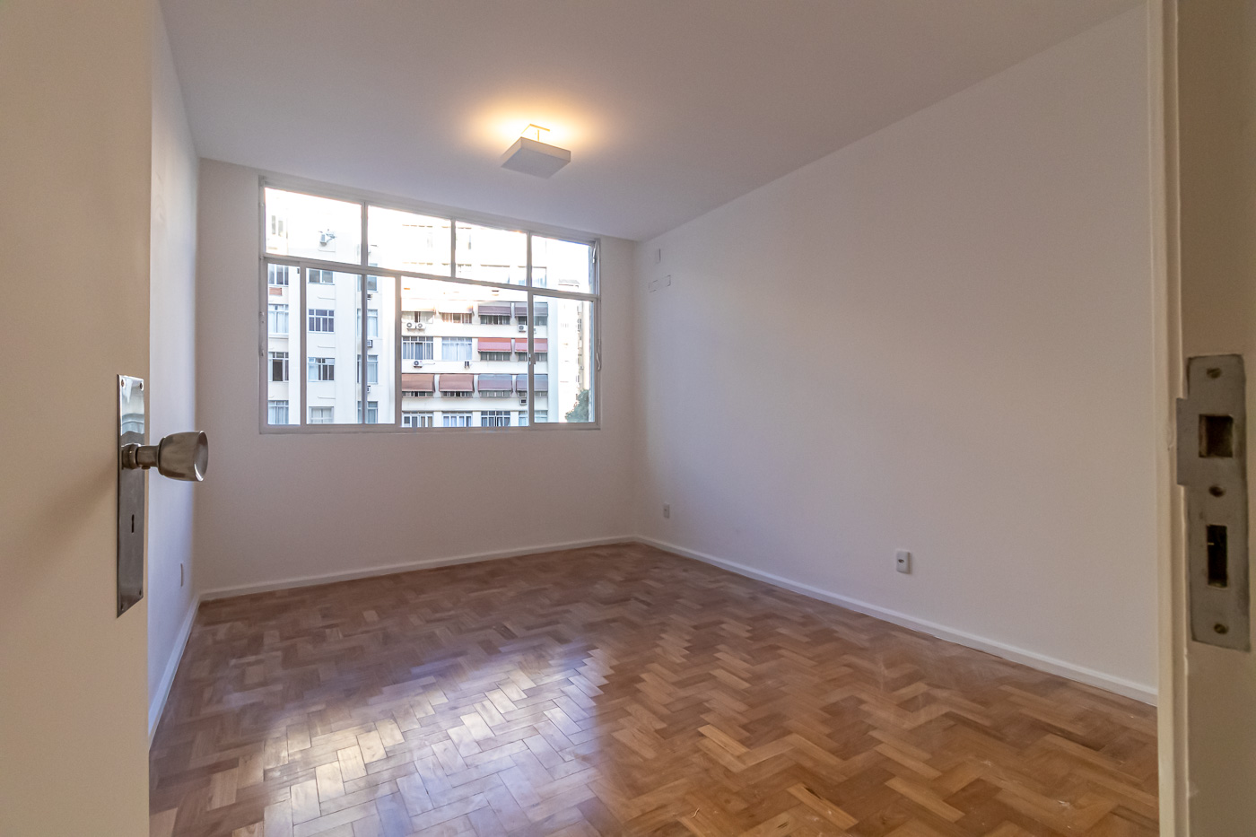 Apartamento à venda com 4 quartos, 330m² - Foto 2