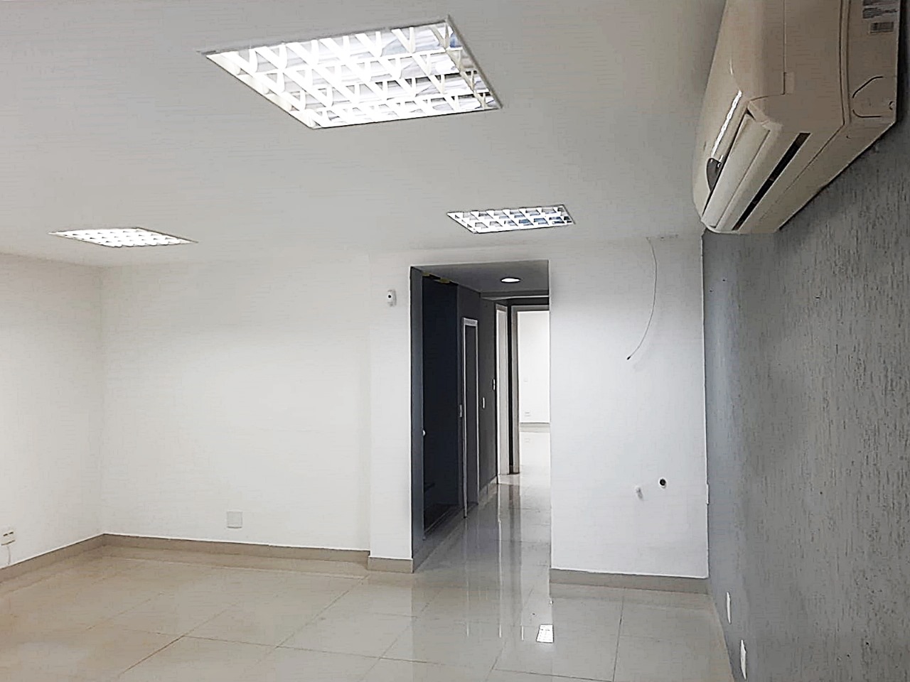 Prédio Inteiro para alugar, 240m² - Foto 2