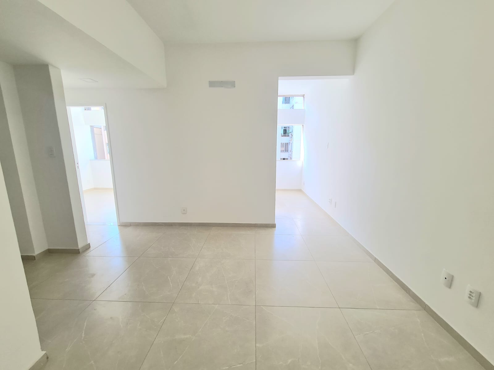 Apartamento à venda com 2 quartos, 60m² - Foto 4