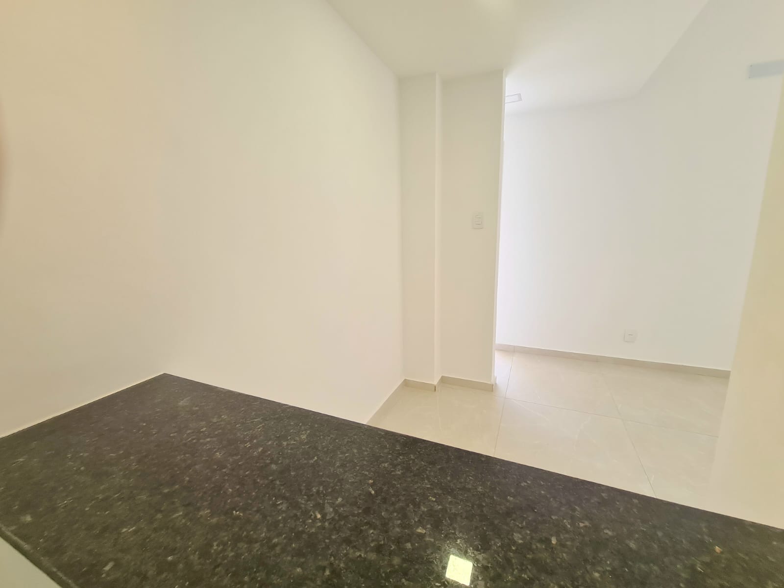 Apartamento à venda com 2 quartos, 60m² - Foto 2