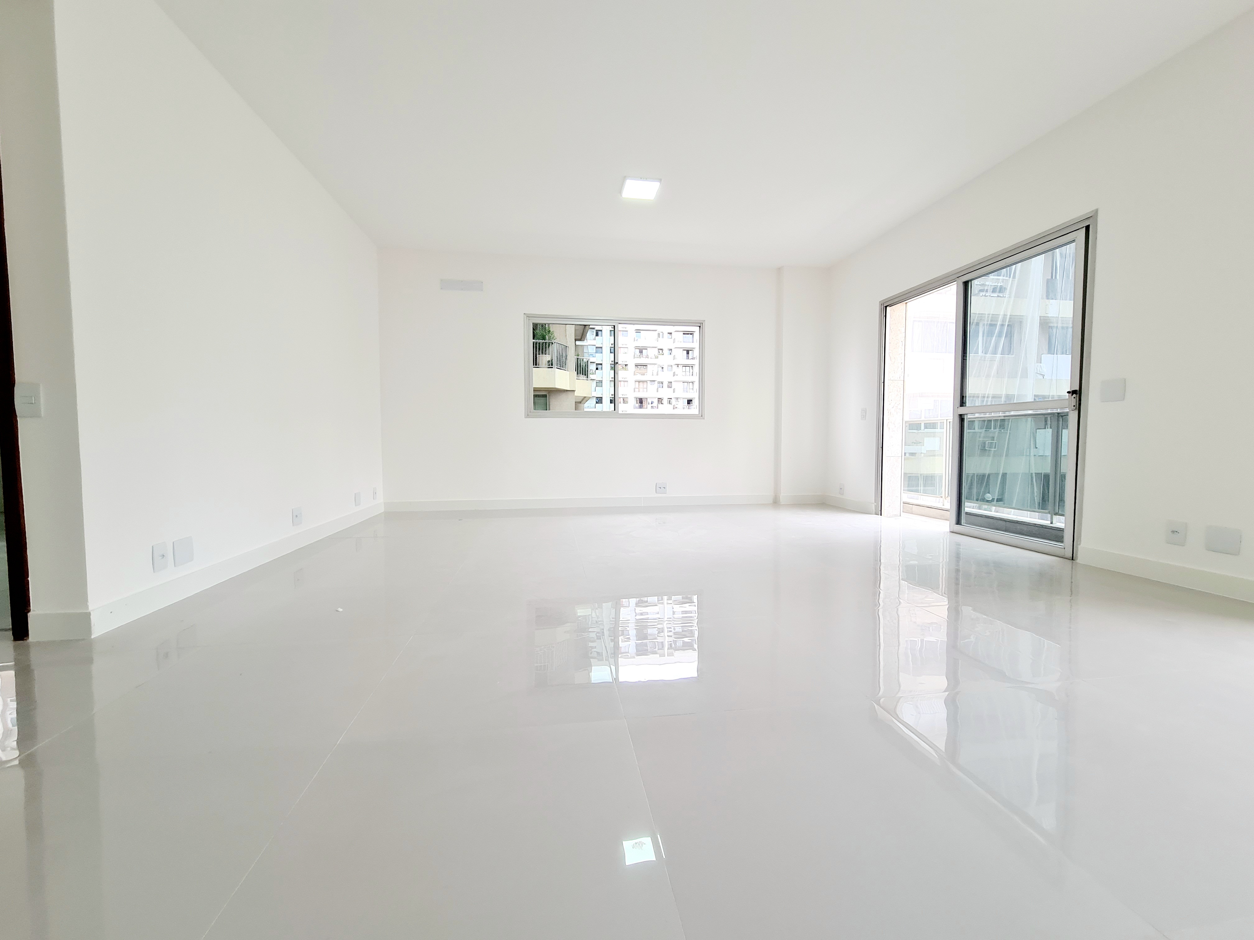 Apartamento à venda com 4 quartos, 185m² - Foto 1