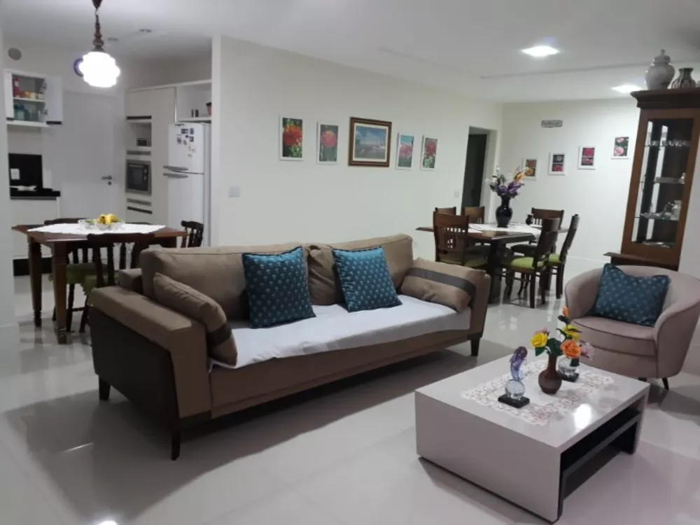 Apartamento à venda com 3 quartos, 130m² - Foto 1