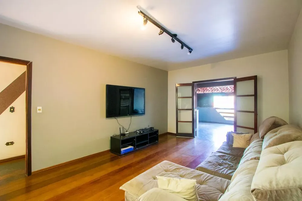 Casa, 3 quartos, 261 m² - Foto 1