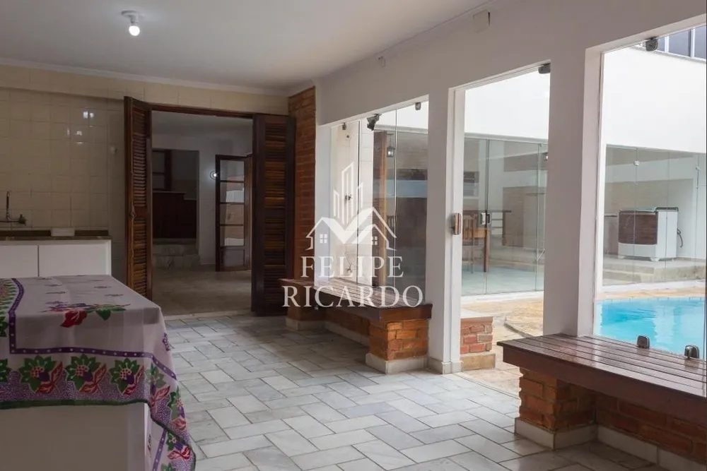 Casa, 5 quartos, 283 m² - Foto 1
