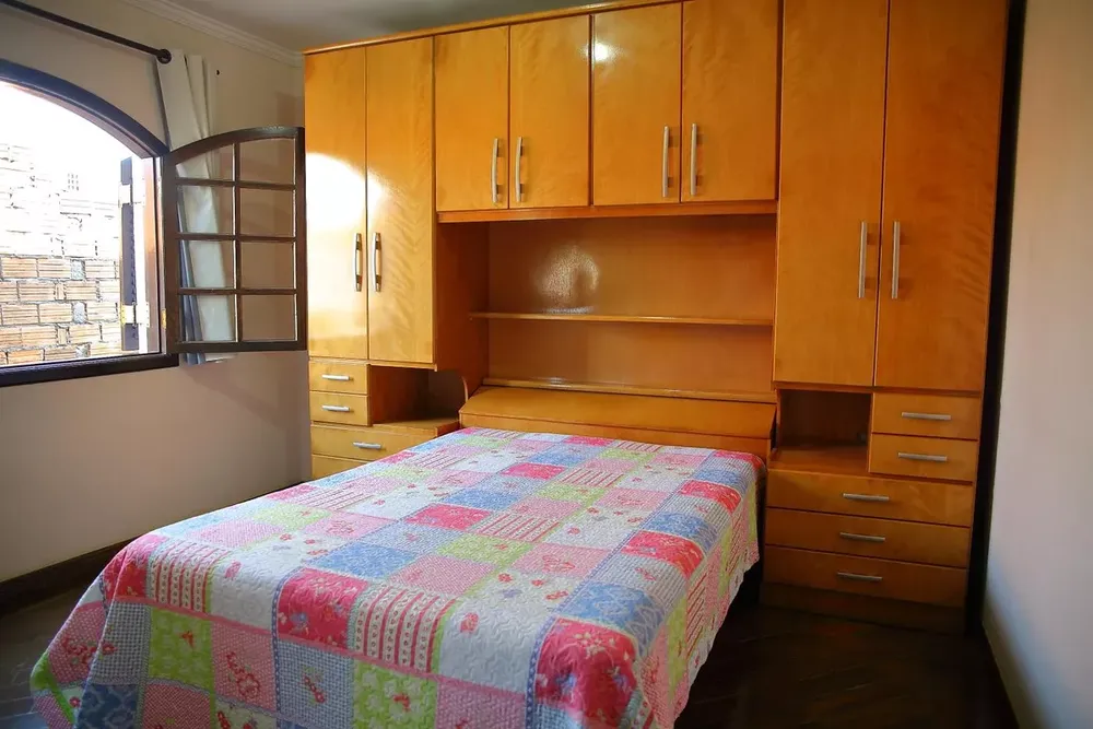 Casa, 4 quartos, 241 m² - Foto 2
