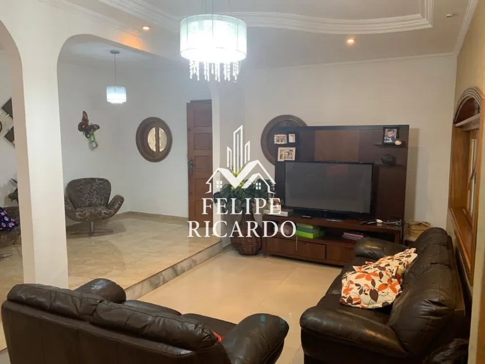 Casa, 4 quartos, 235 m² - Foto 1