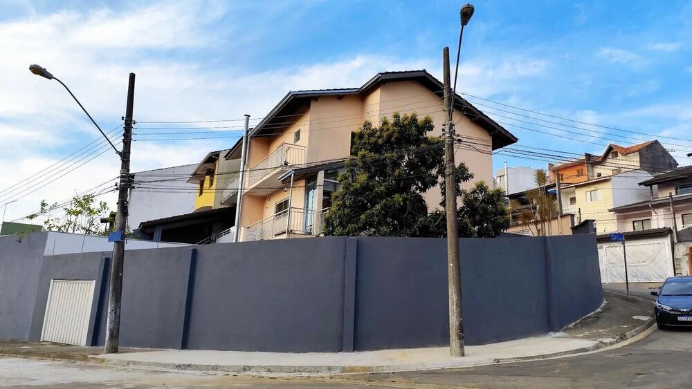 Sobrado à venda com 3 quartos, 210m² - Foto 1