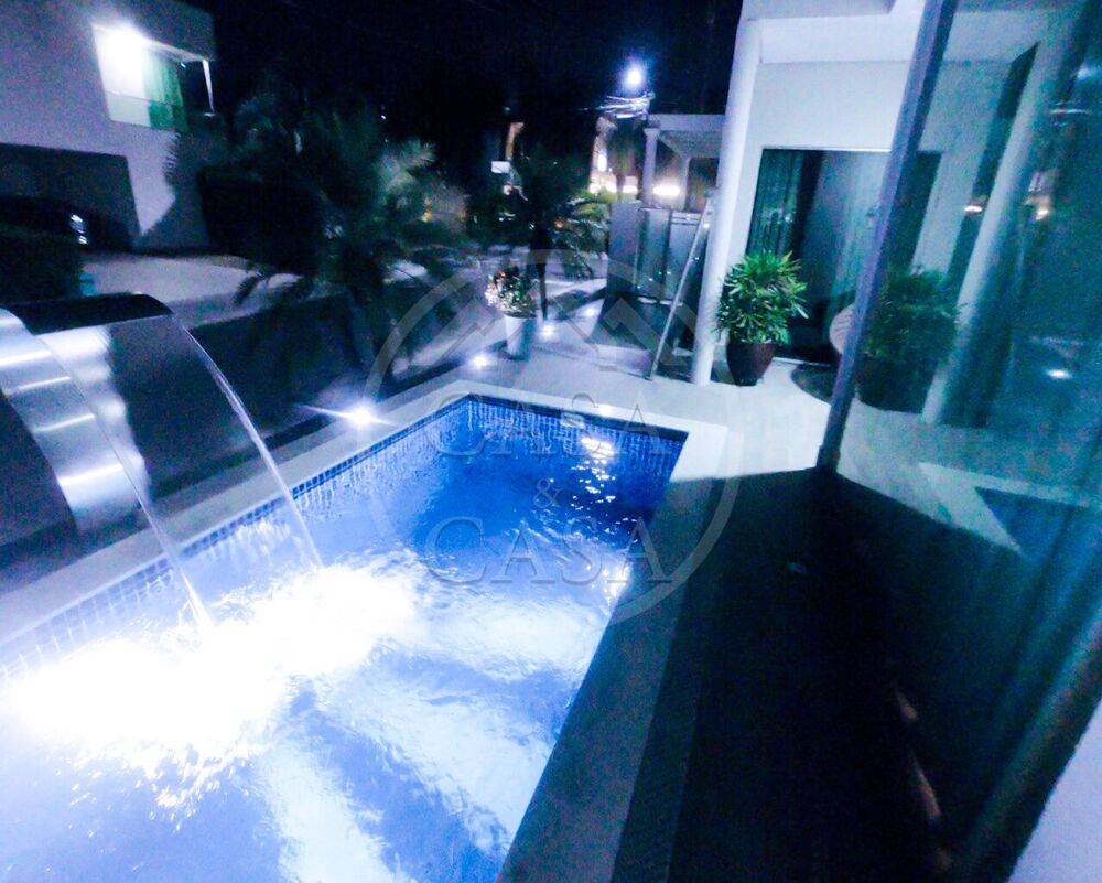 Casa de Condomínio à venda com 4 quartos, 300m² - Foto 1