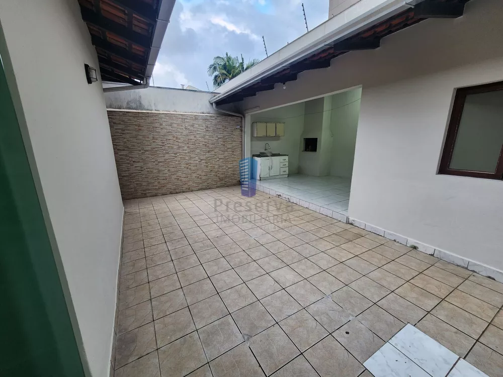 Casa, 4 quartos, 230 m² - Foto 1