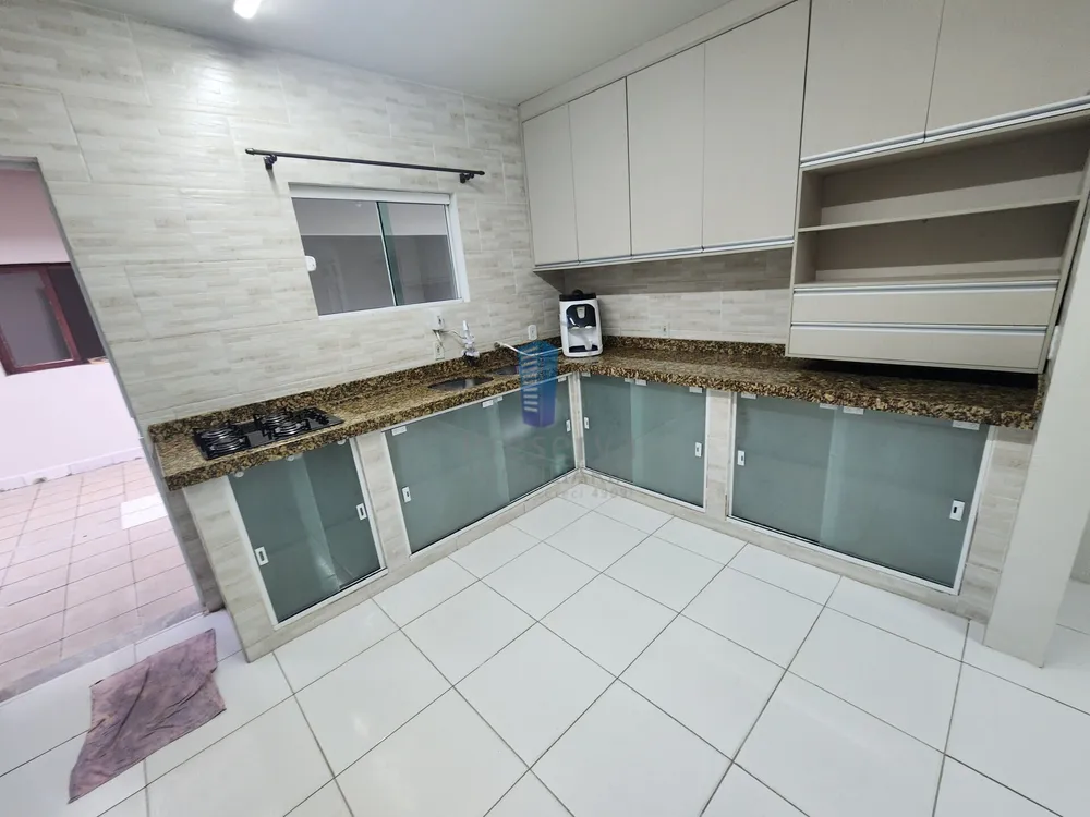 Casa, 4 quartos, 230 m² - Foto 2
