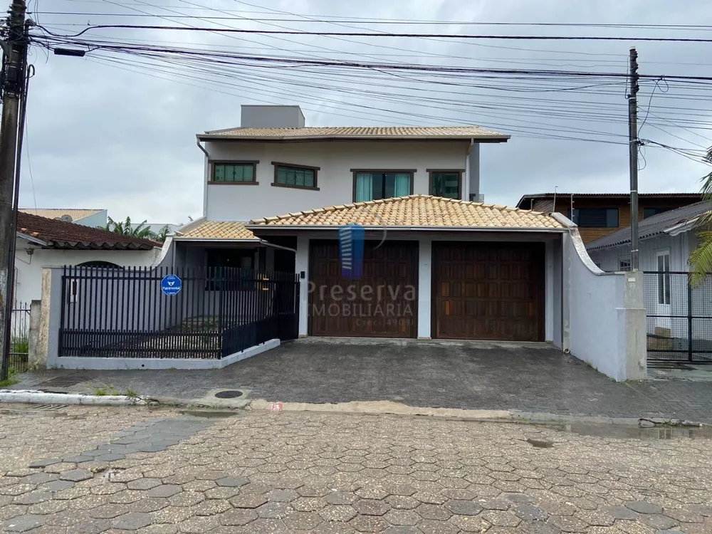 Casa à venda com 4 quartos, 260m² - Foto 1