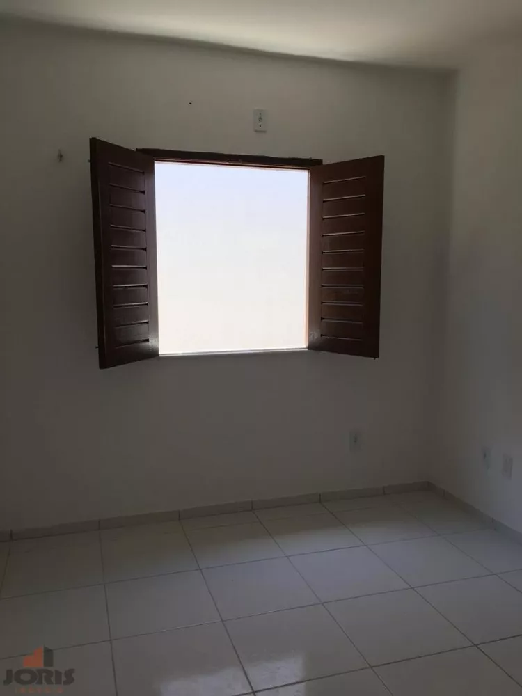 Casa à venda com 2 quartos, 79m² - Foto 3