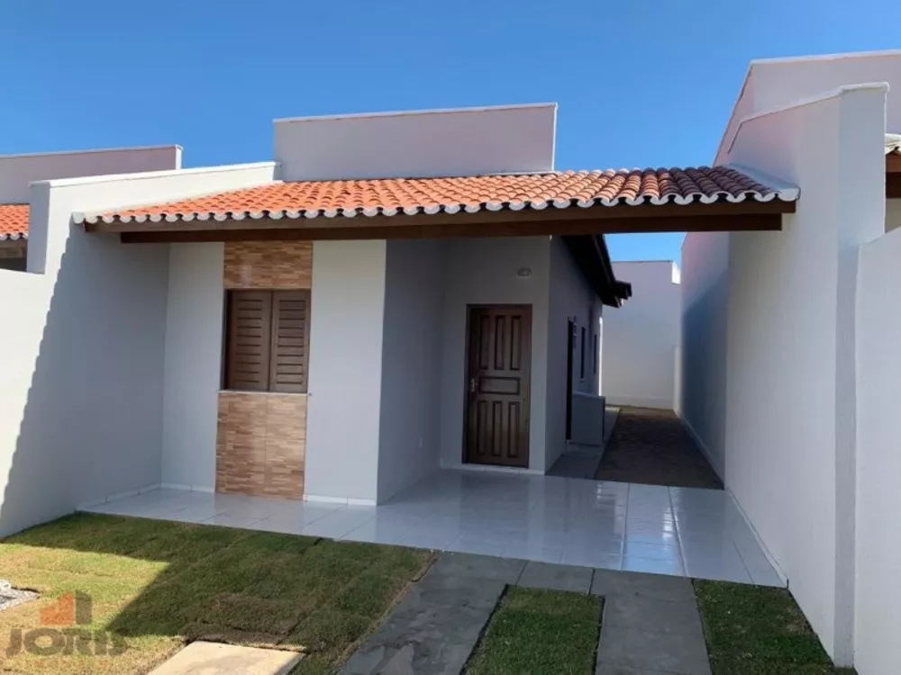 Casa à venda com 2 quartos, 79m² - Foto 1