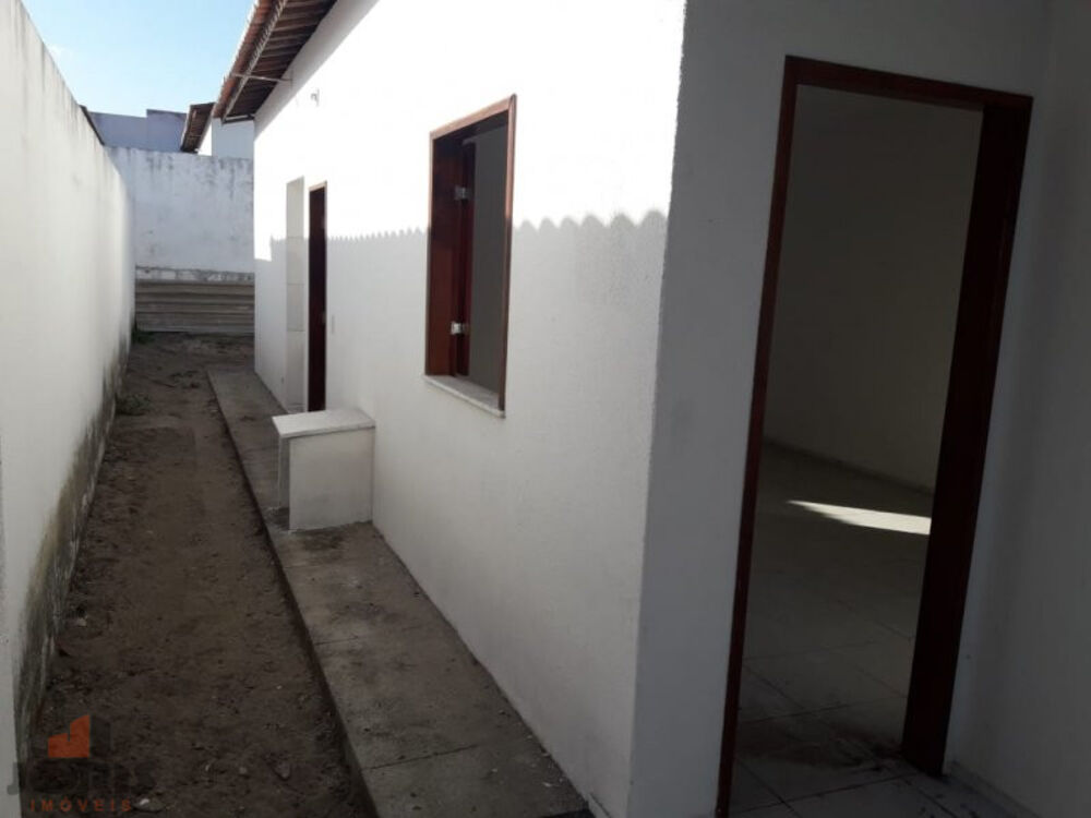 Casa à venda com 2 quartos, 70m² - Foto 3
