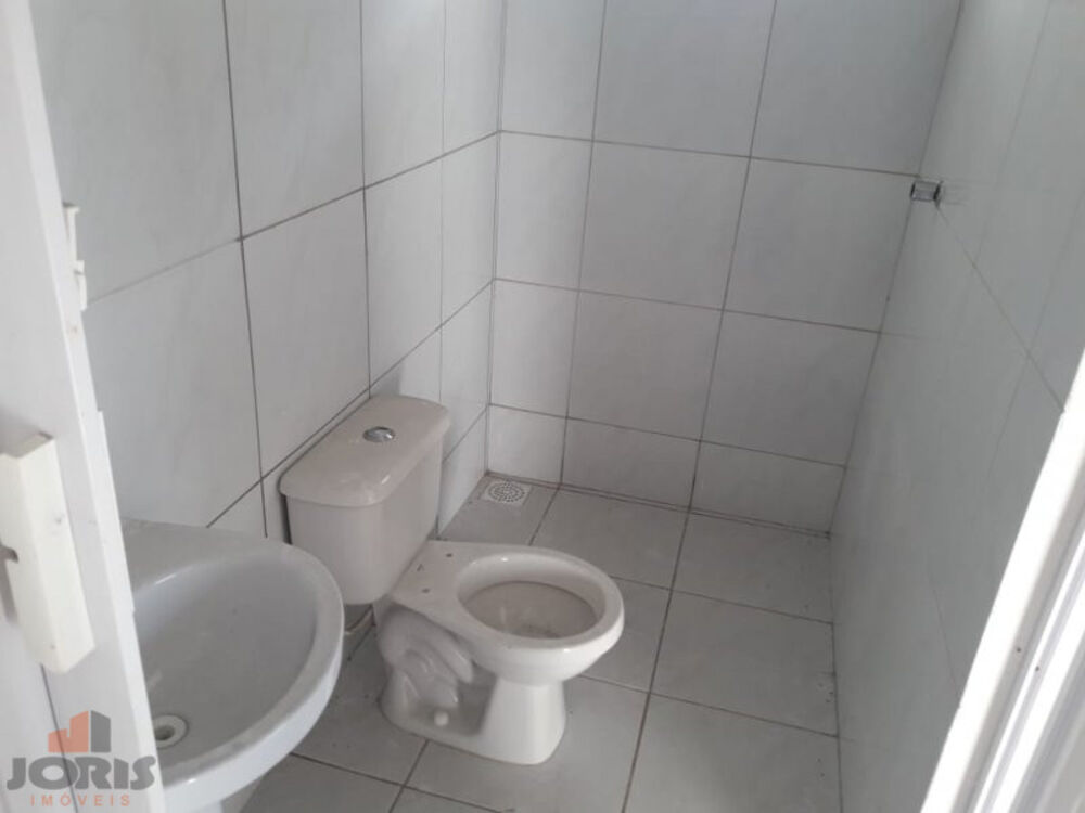 Casa à venda com 2 quartos, 70m² - Foto 4