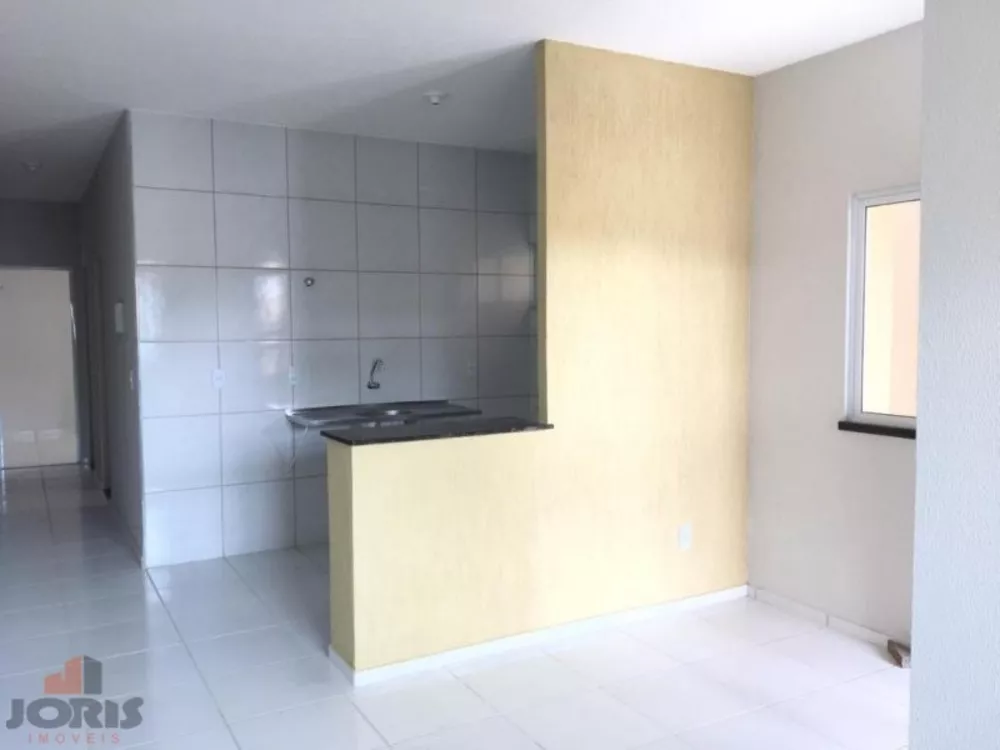 Casa à venda com 2 quartos, 74m² - Foto 2